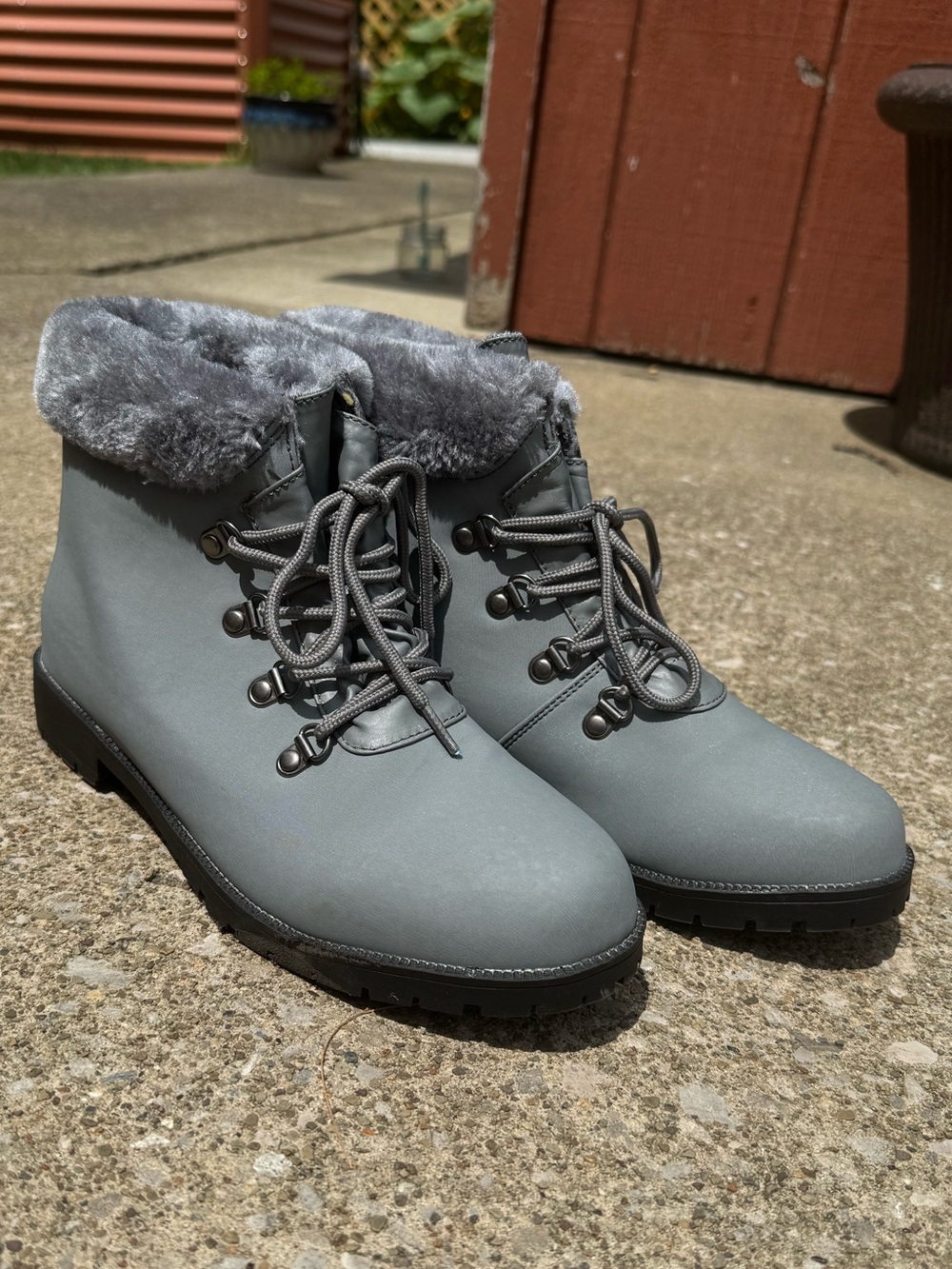 Comfortview Vylon Hiker Gray Faux Fur Lined Winter Boots Size 9 Like New